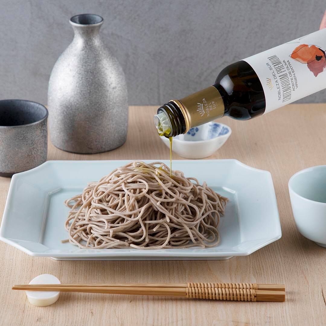 №1　和食から洋食まで　選ぶのに迷ったらこれ！　少しの苦みと華やかさでバランスの取れたオリーブオイルセンテナリウムプレミアム 500ml  +  専用BOX